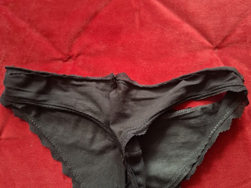 Feuchte Überraschung – Mein duftender Slip für dich